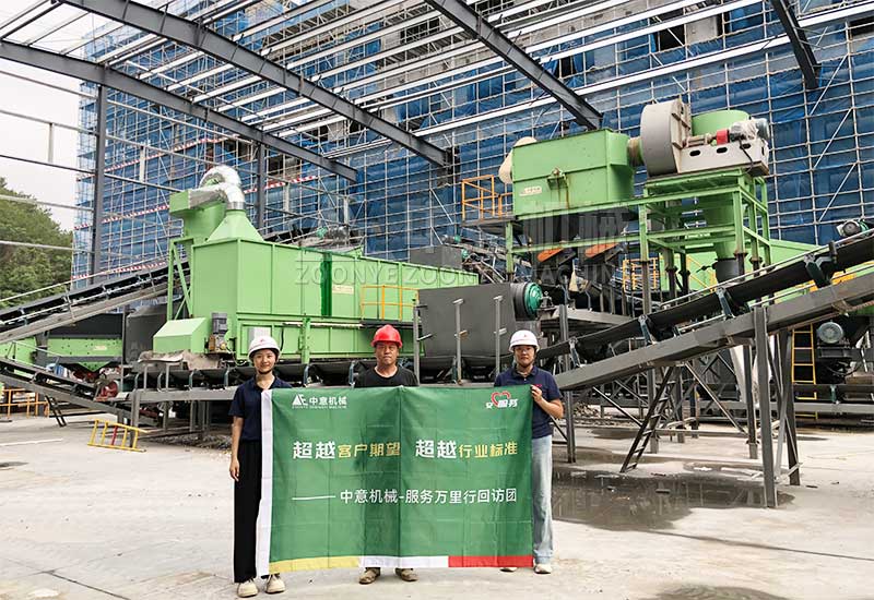 技術(shù)工程師在客戶現(xiàn)場合影留念