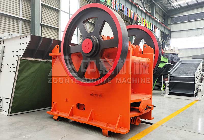 鄂式破碎機.jpg 鄂式破碎機